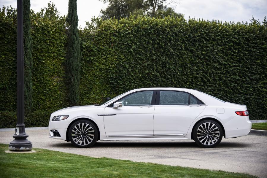  Lincoln Continental Black Label 2017 года  (фото 24 из 27)